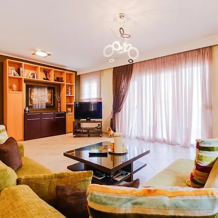 Oligreen With 2 Bedrooms, Pylaia Apartment *
