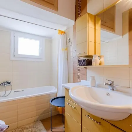 Oligreen With 2 Bedrooms, Pylaia Apartment *